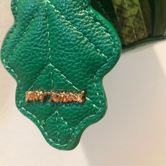 Betsey Johnson watermelon crossbody bag - Picture 3 of 9